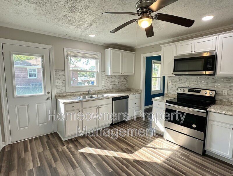 3921 Village Dr property image