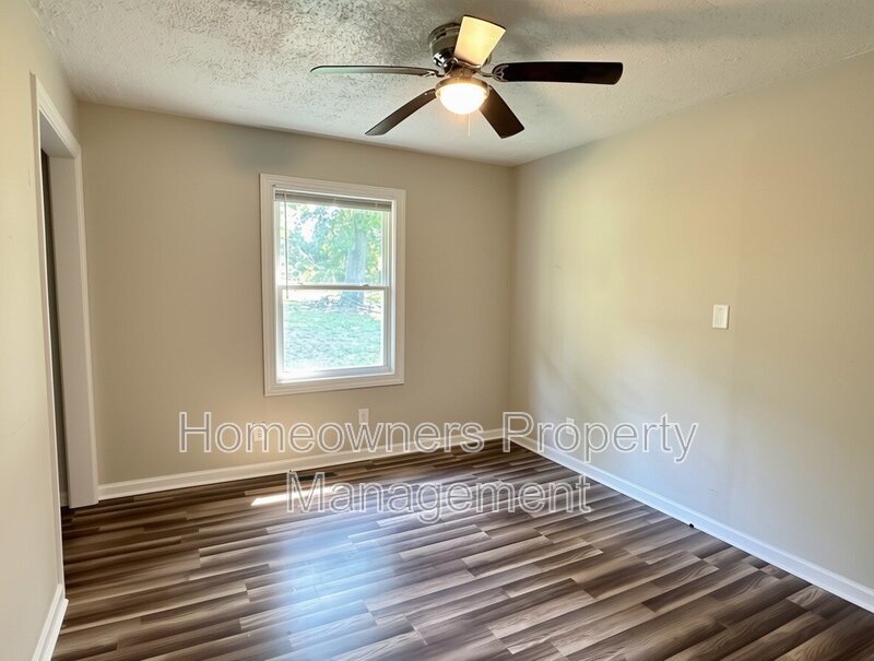 3921 Village Dr property image