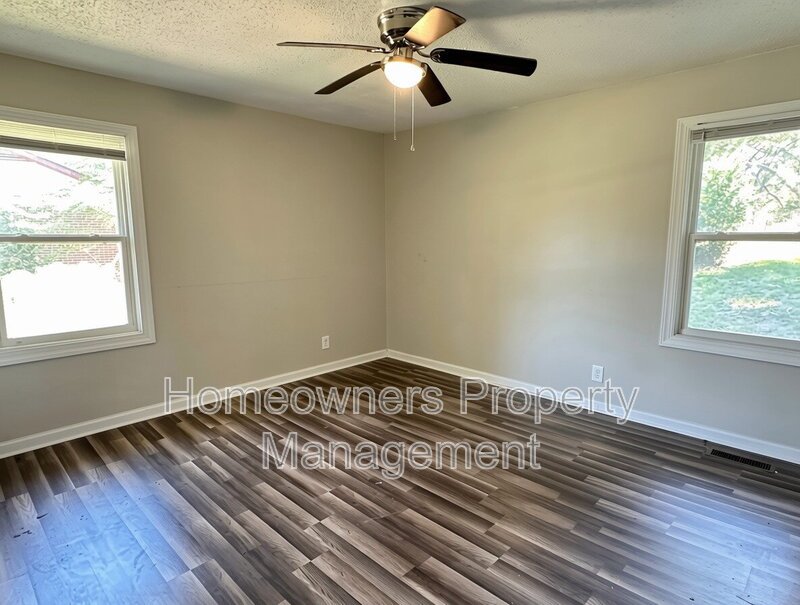 3921 Village Dr property image