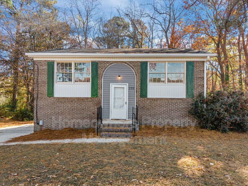 Montclair-Newly Renovated Tri-Level-- 735 Ashbrook Road property image