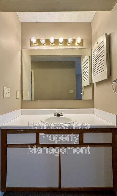 308-11 Waterdown property image