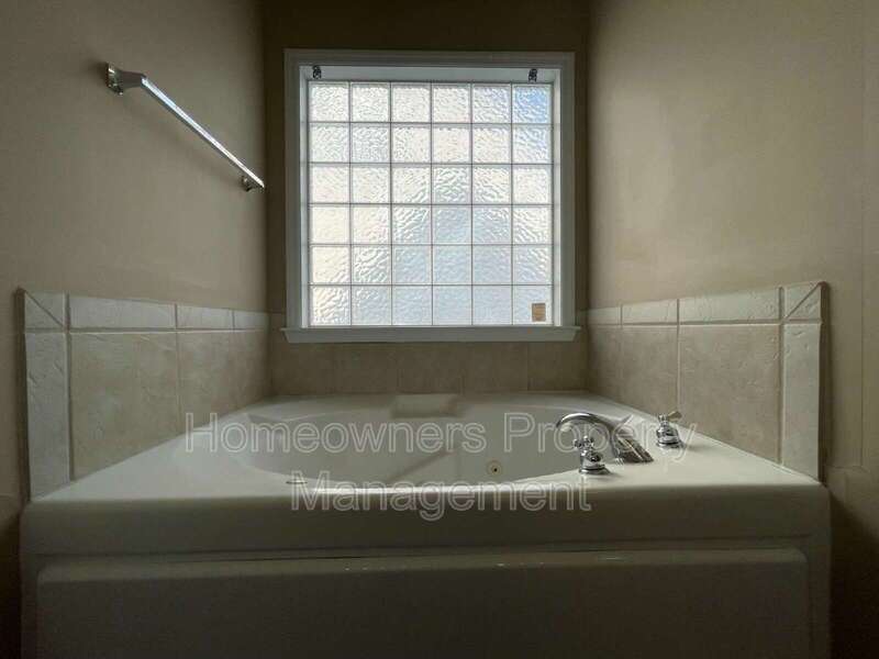 Hunters Crossing property image