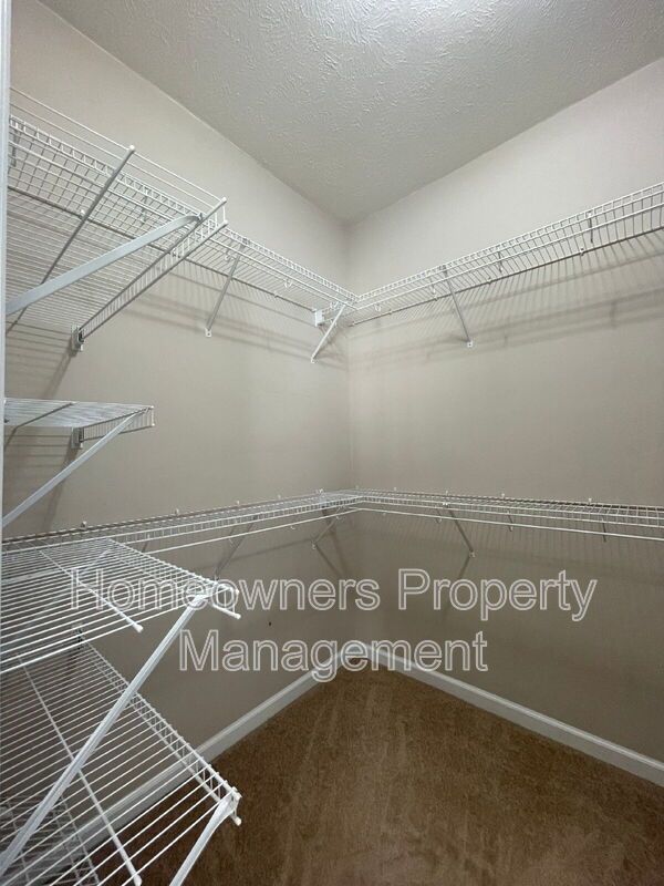 Hunters Crossing property image