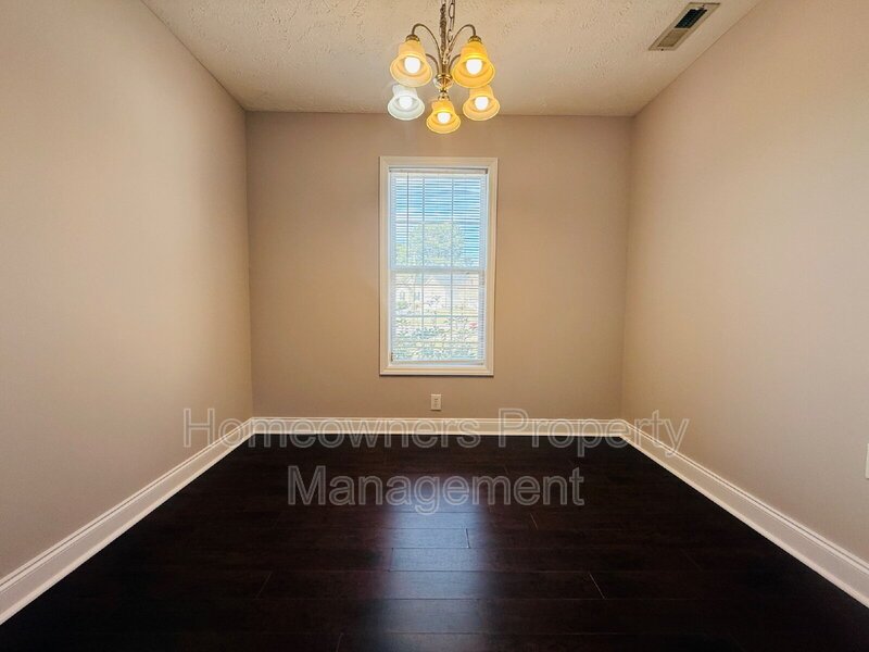 318 Hawthorn Dr - Spacious 3BR Home property image