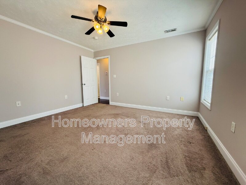 318 Hawthorn Dr - Spacious 3BR Home property image