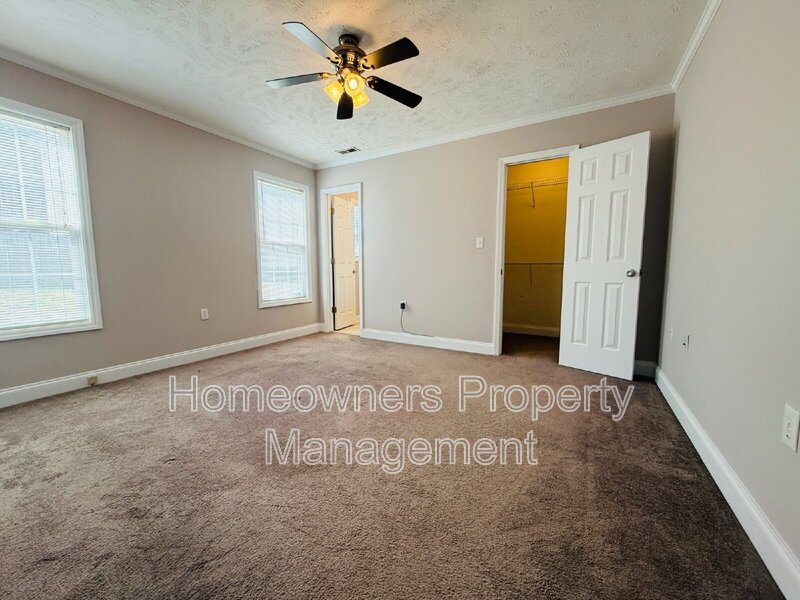 318 Hawthorn Dr - Spacious 3BR Home property image