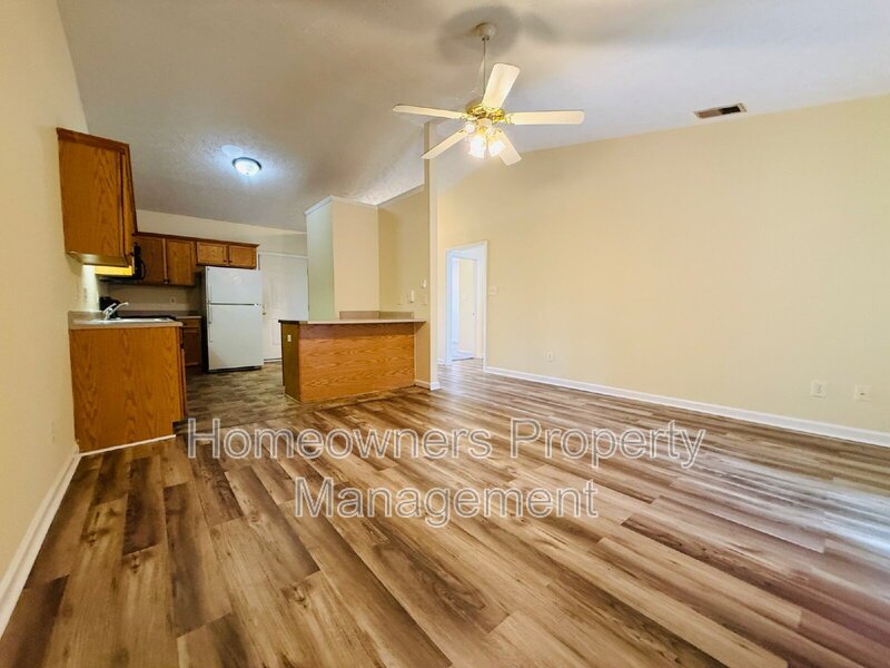 522 Longview Dr. Apt B ~ COMING SOON ~ property image