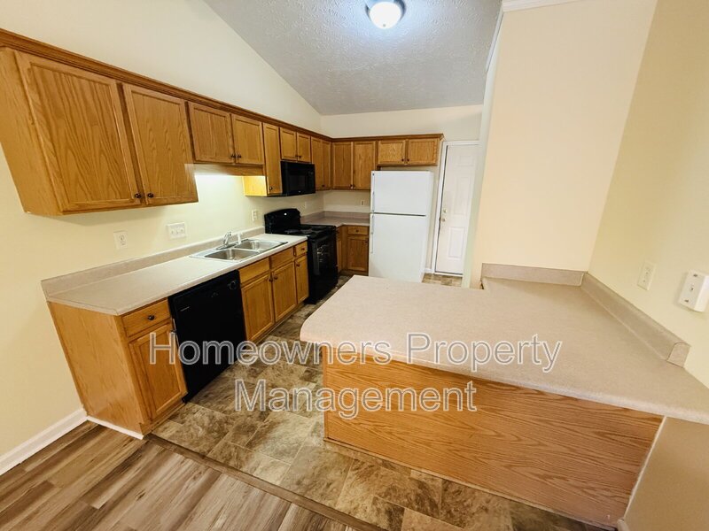 522 Longview Dr. Apt B ~ COMING SOON ~ property image