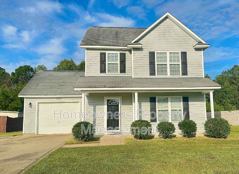 Charming 3-Bed Home with Hardwood Elegance & Cozy Fireplace in Raeford! property image
