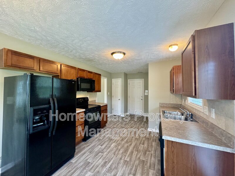 Charming 3-Bed Home with Hardwood Elegance & Cozy Fireplace in Raeford! property image