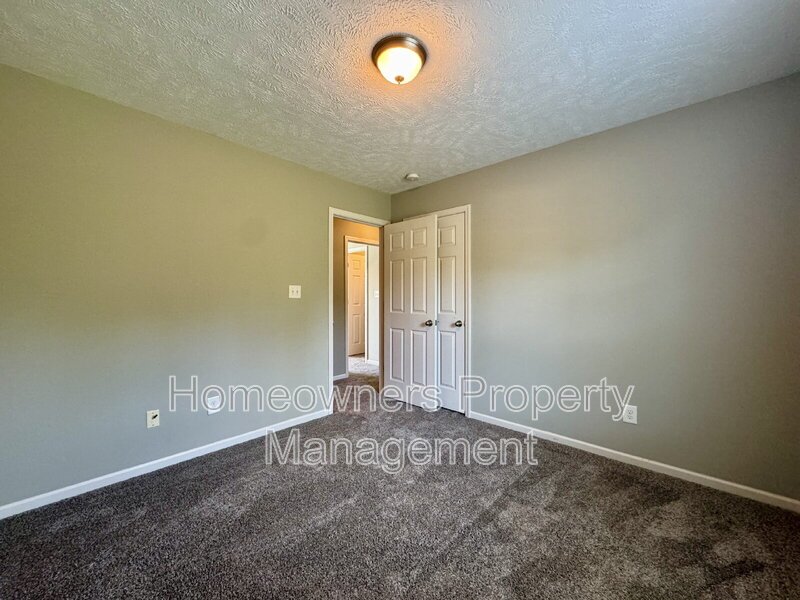 Charming 3-Bed Home with Hardwood Elegance & Cozy Fireplace in Raeford! property image