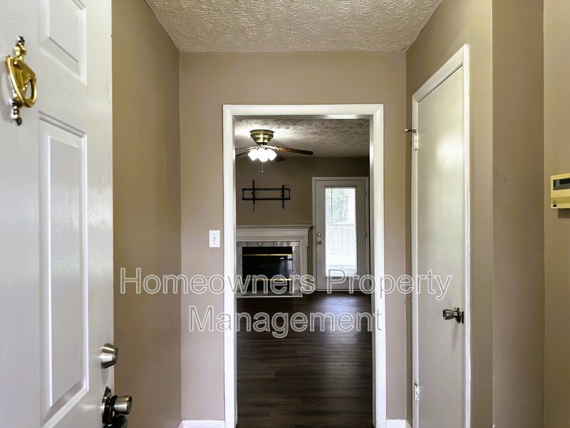 Charming 3-Bedroom Retreat with 2 Full Baths at 1542 Londonderry Place property image