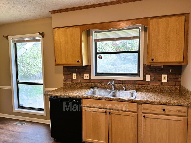 Charming 3-Bedroom Retreat with 2 Full Baths at 1542 Londonderry Place property image