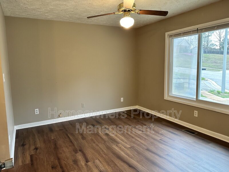 Charming 3-Bedroom Retreat with 2 Full Baths at 1542 Londonderry Place property image