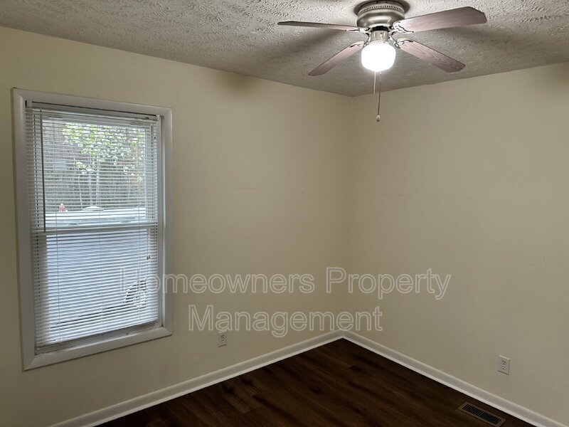 Charming 3-Bedroom Retreat with 2 Full Baths at 1542 Londonderry Place property image