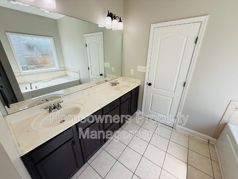 4033 Des Planes Ave, Fayetteville! property image