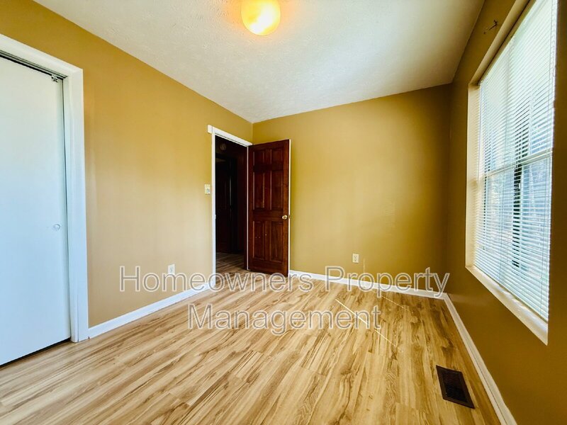 210 Tiverton Street property image