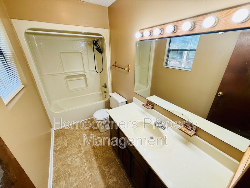 210 Tiverton Street property image