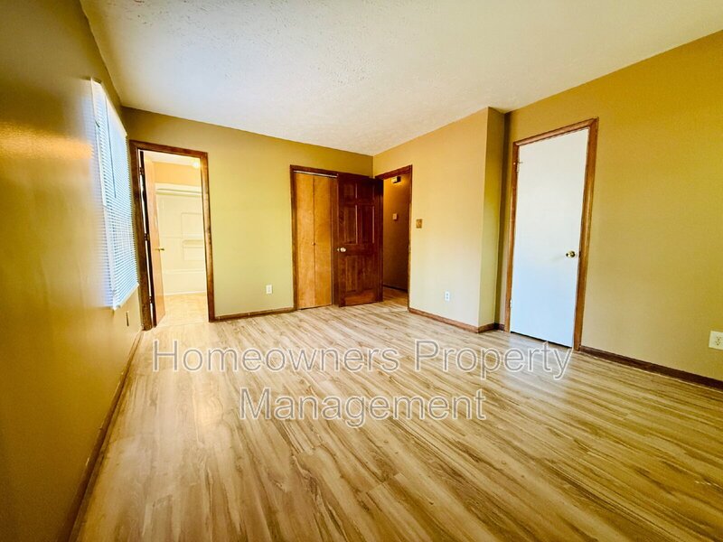 210 Tiverton Street property image