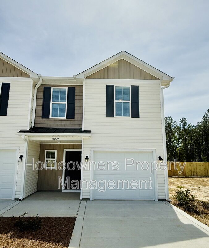 Newly constructed townhouse Charming 3-Bed Townhouse on King Road – Spacious Living with 2.5 Baths in Fayetteville! property image