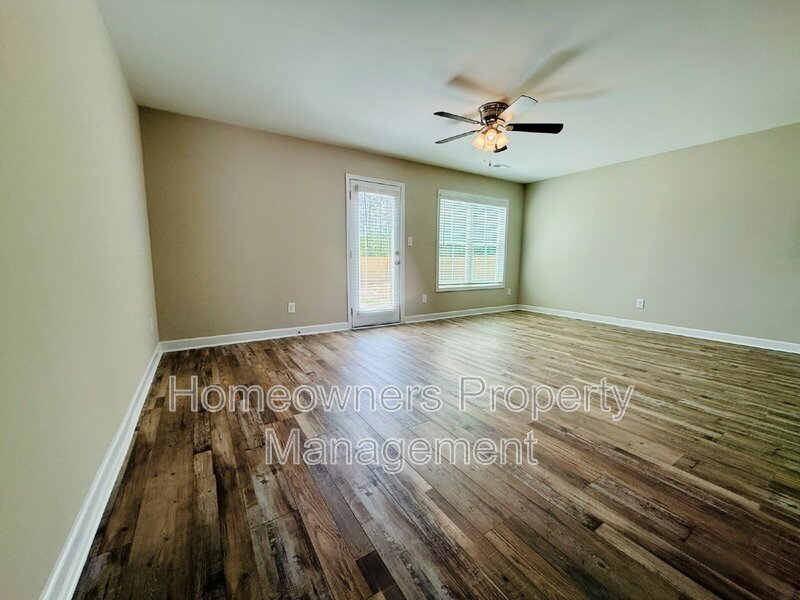 Newly constructed townhouse Charming 3-Bed Townhouse on King Road – Spacious Living with 2.5 Baths in Fayetteville! property image