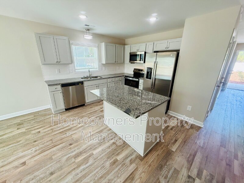 Newly constructed townhouse Charming 3-Bed Townhouse on King Road – Spacious Living with 2.5 Baths in Fayetteville! property image