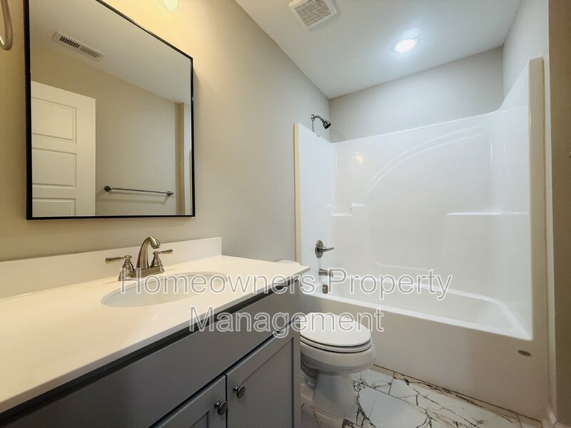 Newly constructed townhouse Charming 3-Bed Townhouse on King Road – Spacious Living with 2.5 Baths in Fayetteville! property image