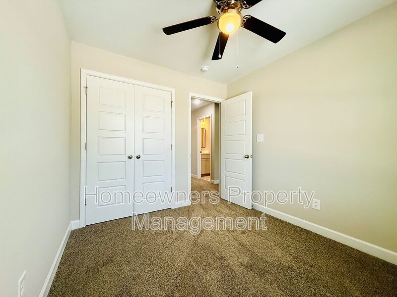 Newly constructed townhouse Charming 3-Bed Townhouse on King Road – Spacious Living with 2.5 Baths in Fayetteville! property image