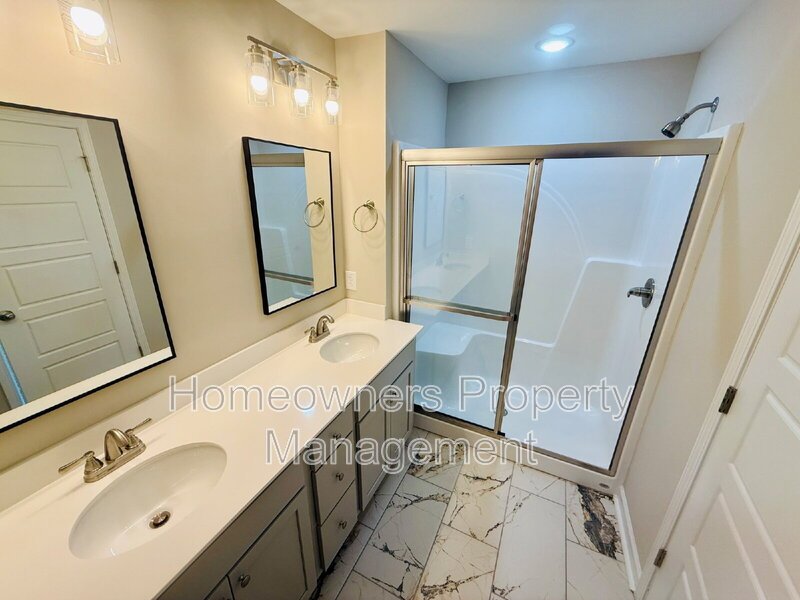 Newly constructed townhouse Charming 3-Bed Townhouse on King Road – Spacious Living with 2.5 Baths in Fayetteville! property image