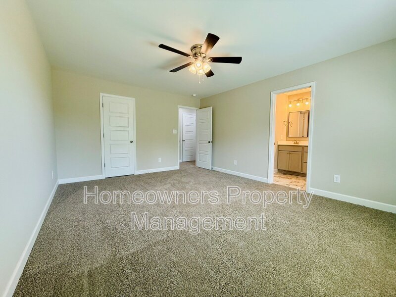 Newly constructed townhouse Charming 3-Bed Townhouse on King Road – Spacious Living with 2.5 Baths in Fayetteville! property image