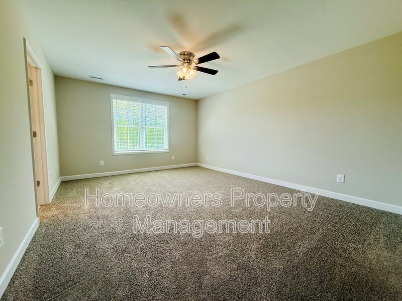 Newly constructed townhouse Charming 3-Bed Townhouse on King Road – Spacious Living with 2.5 Baths in Fayetteville! property image