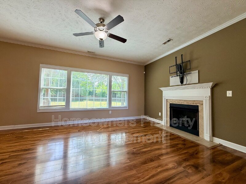 Charming 3-Bed Gem at 422 Jamestown Ave, Fayetteville! property image