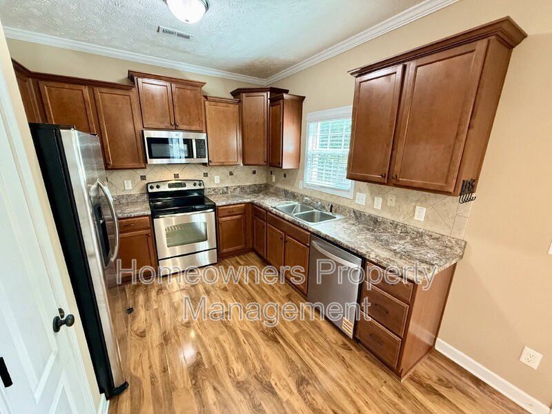 Charming 3-Bed Gem at 422 Jamestown Ave, Fayetteville! property image