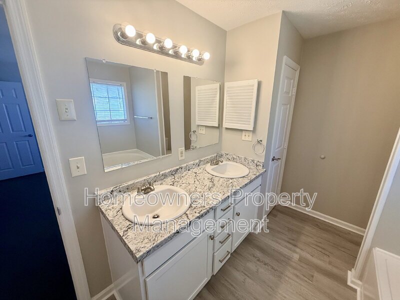 224-1 Waterdown Dr property image