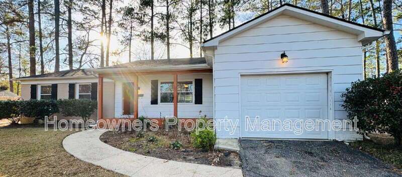 Charming 3-Bedroom Oasis with Fireplace & Hardwood Floors – 1625 Van Buren Ave, Fayetteville property image