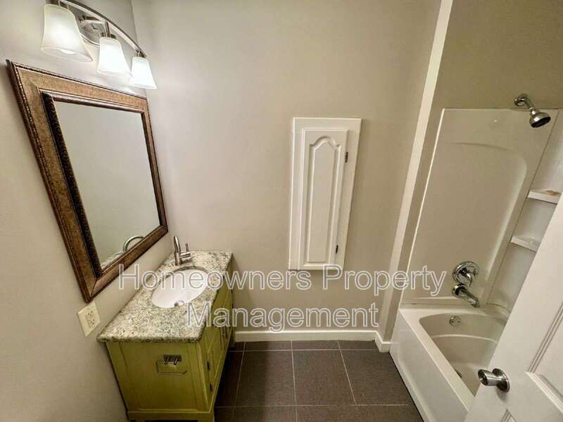 Charming 3-Bedroom Oasis with Fireplace & Hardwood Floors – 1625 Van Buren Ave, Fayetteville property image