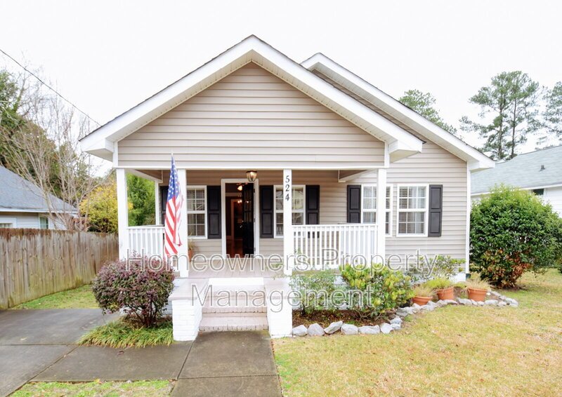 Charming 3-Bedroom Home with Gleaming Hardwood Floors in Fayetteville – Your Cozy Retreat Awaits! property image
