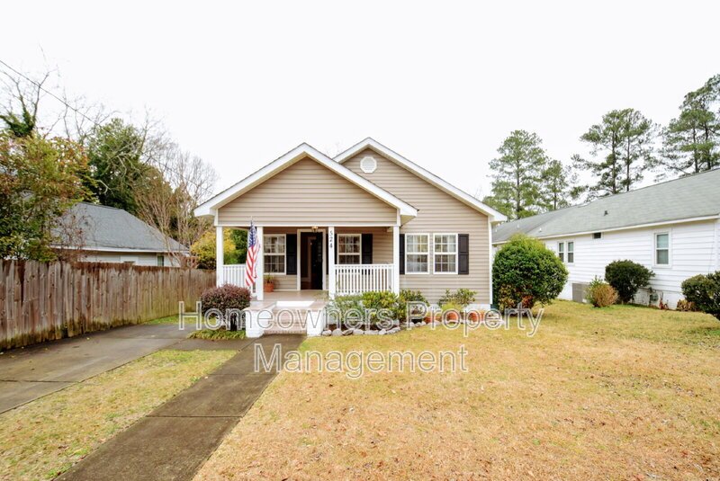 Charming 3-Bedroom Home with Gleaming Hardwood Floors in Fayetteville – Your Cozy Retreat Awaits! property image