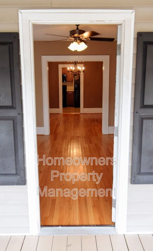 Charming 3-Bedroom Home with Gleaming Hardwood Floors in Fayetteville – Your Cozy Retreat Awaits! property image