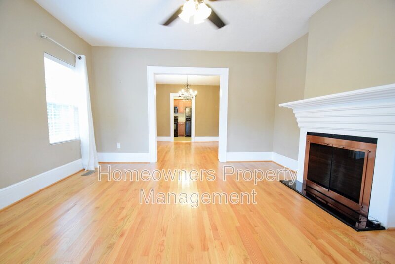 Charming 3-Bedroom Home with Gleaming Hardwood Floors in Fayetteville – Your Cozy Retreat Awaits! property image