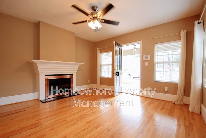 Charming 3-Bedroom Home with Gleaming Hardwood Floors in Fayetteville – Your Cozy Retreat Awaits! property image