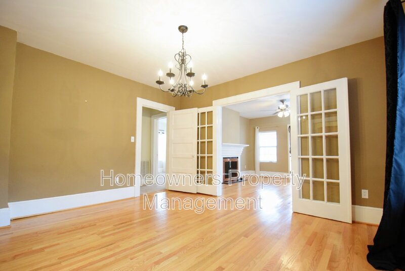 Charming 3-Bedroom Home with Gleaming Hardwood Floors in Fayetteville – Your Cozy Retreat Awaits! property image