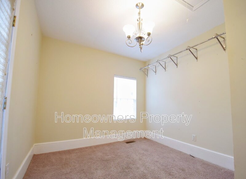 Charming 3-Bedroom Home with Gleaming Hardwood Floors in Fayetteville – Your Cozy Retreat Awaits! property image