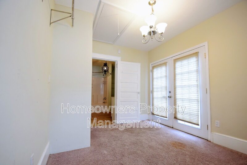 Charming 3-Bedroom Home with Gleaming Hardwood Floors in Fayetteville – Your Cozy Retreat Awaits! property image