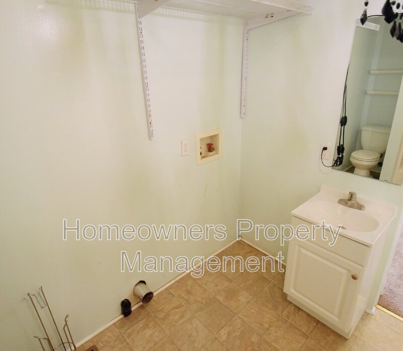 Charming 3-Bedroom Home with Gleaming Hardwood Floors in Fayetteville – Your Cozy Retreat Awaits! property image