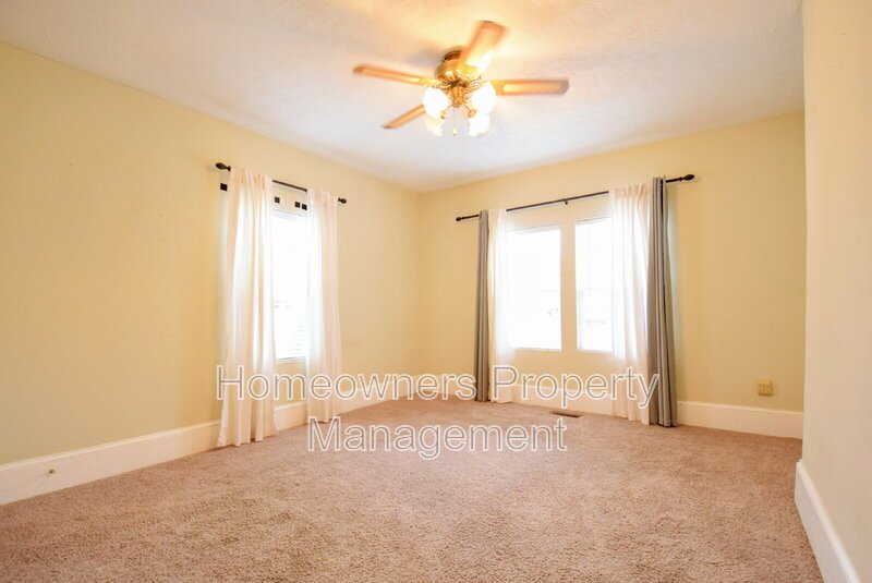 Charming 3-Bedroom Home with Gleaming Hardwood Floors in Fayetteville – Your Cozy Retreat Awaits! property image