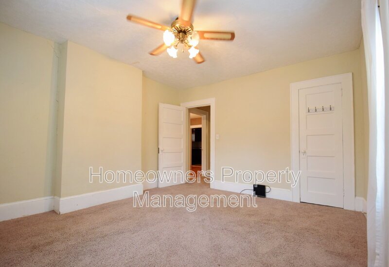 Charming 3-Bedroom Home with Gleaming Hardwood Floors in Fayetteville – Your Cozy Retreat Awaits! property image