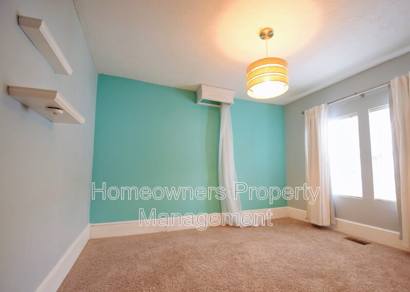 Charming 3-Bedroom Home with Gleaming Hardwood Floors in Fayetteville – Your Cozy Retreat Awaits! property image
