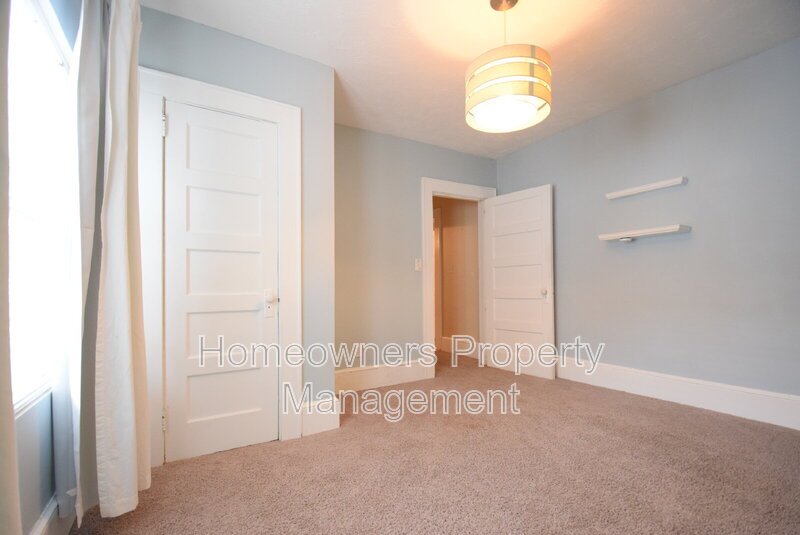 Charming 3-Bedroom Home with Gleaming Hardwood Floors in Fayetteville – Your Cozy Retreat Awaits! property image
