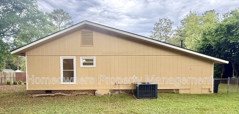 Charming 3-Bed, 2-Bath Haven at 1009 Louisburg Place, Fayetteville! property image